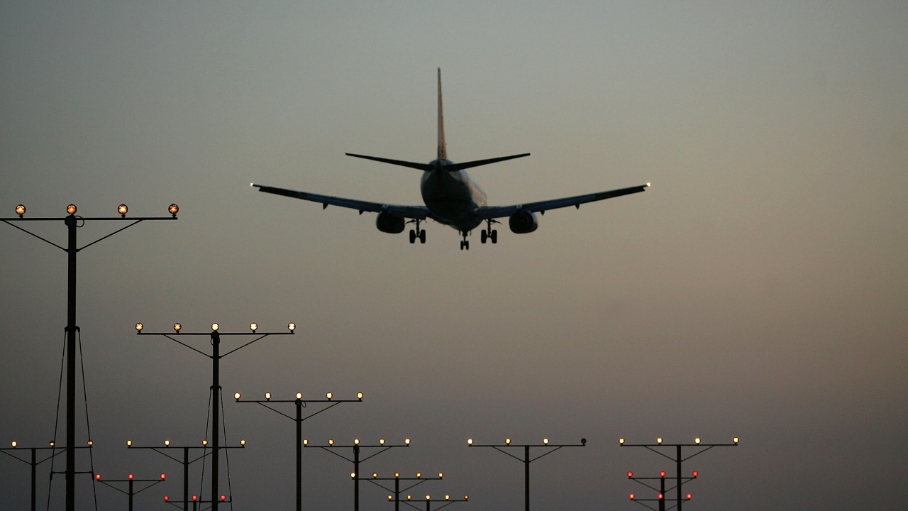 Летището в Бейрут отменя полети заради опасения от израелска атака