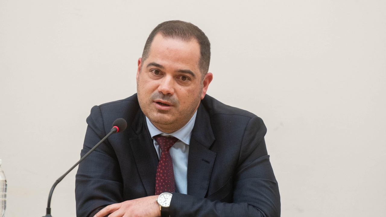 Министър Стоянов пожела бързо възстановяване на ранените полицаи при мелето в Пловдив