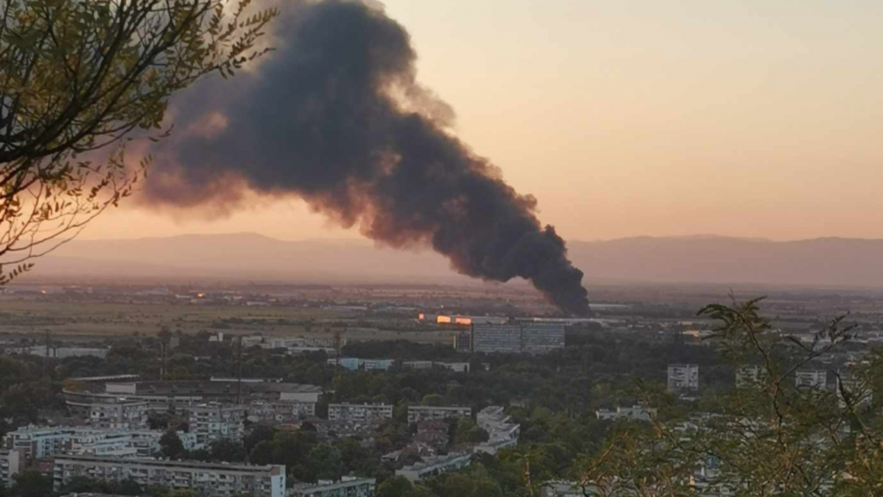 Пожар в завод за отпадъци край Пловдив