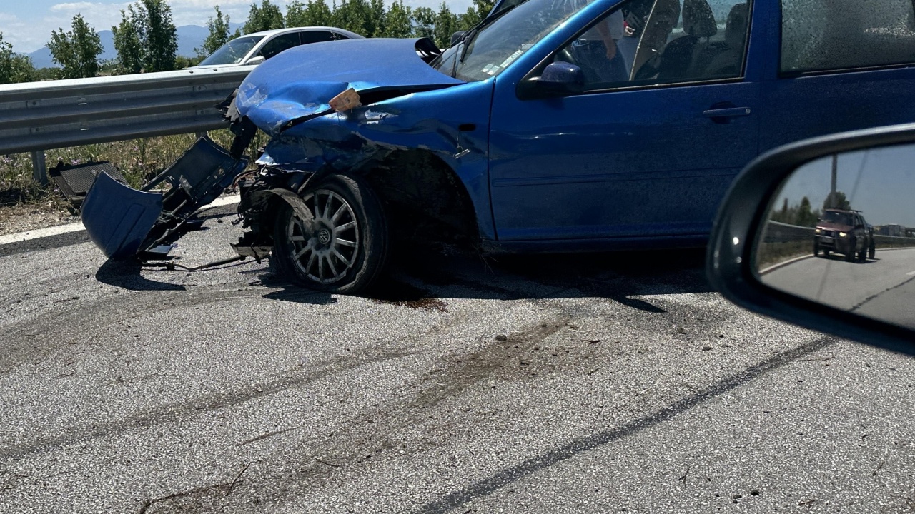 Джип и кола катастрофираха на магистрала "Тракия", има ранен