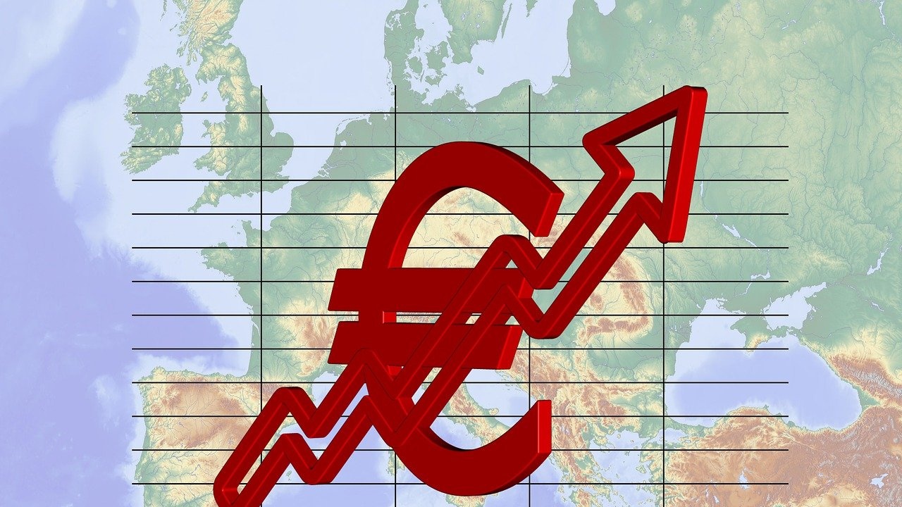 Еврото се котира над 1,10 долара в междубанковата търговия