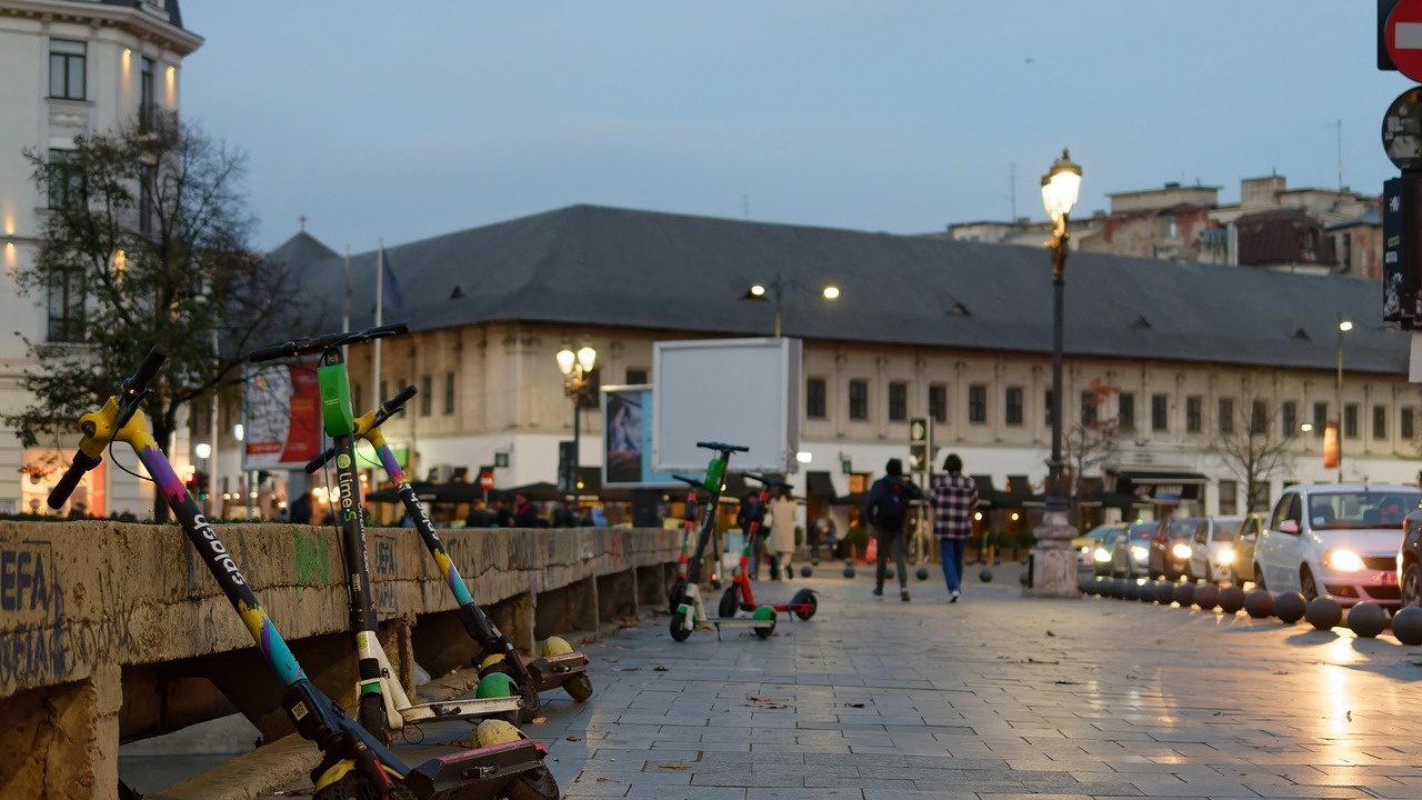 Задържаха 18-годишен германец, откраднал електрическа тротинетка