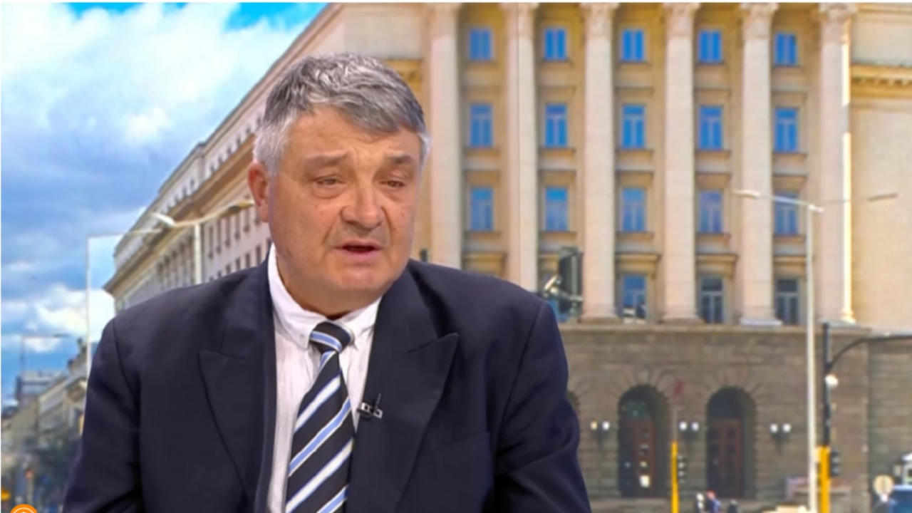 Николай Свинаров за инцидента с учебен самолет: Преките виновници трябва да се установяват на момента