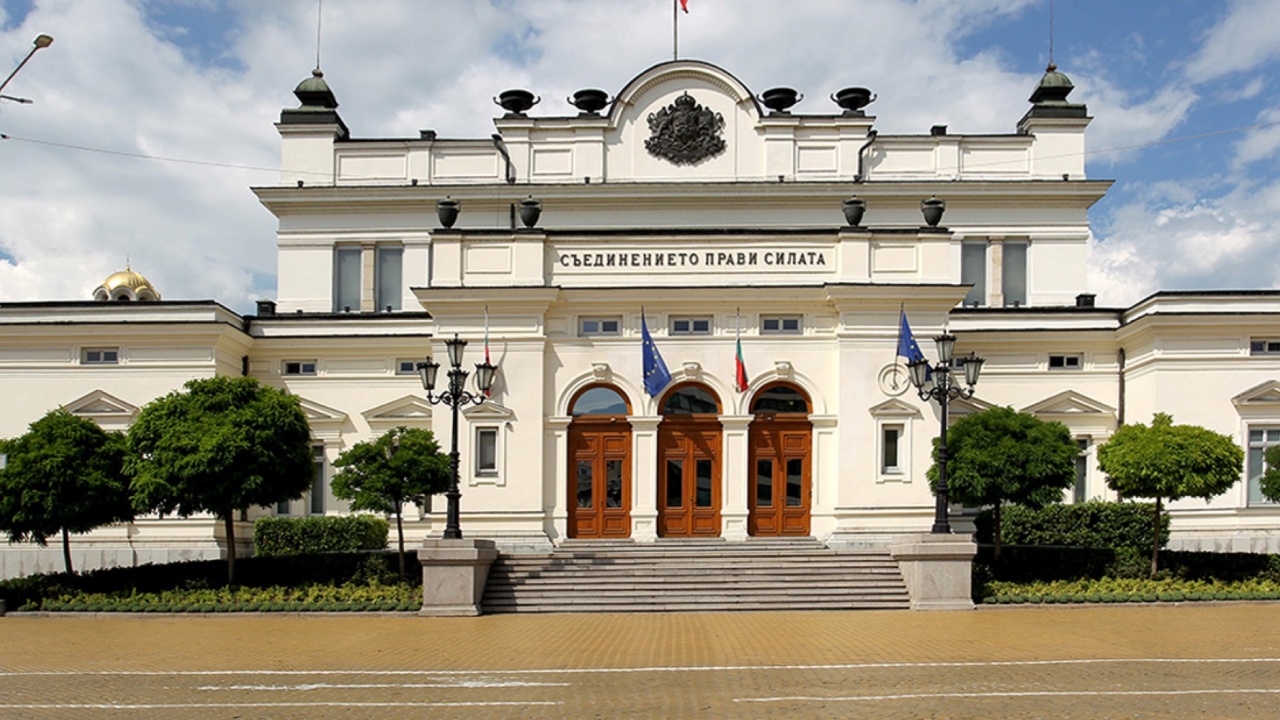 В единство: депутатите поискаха позитивен диалог от Скопие и застанаха срещу обидите, идващи от тамошните политици