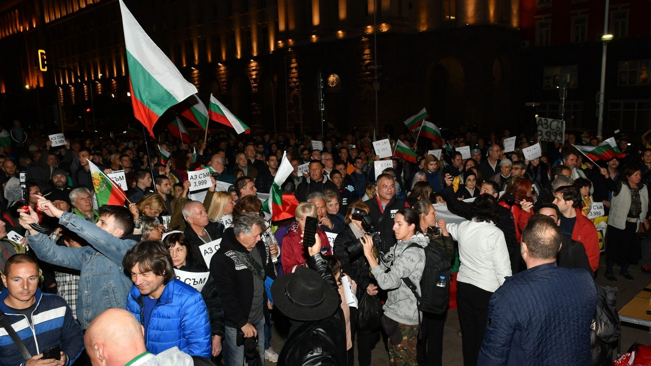 Стотици протестиращи в София настояват за касиране на изборите