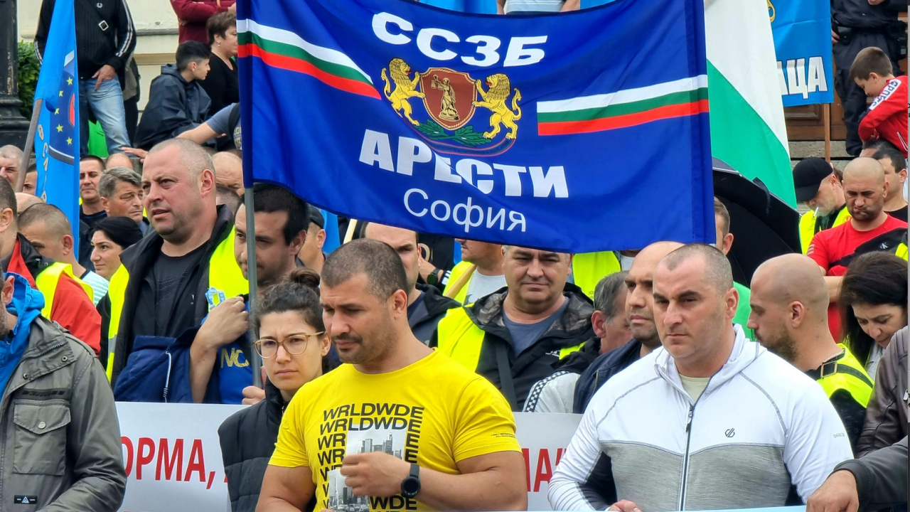 Полицаите стягат масови протести, ако в бюджета не бъде заложен скок на заплатите им