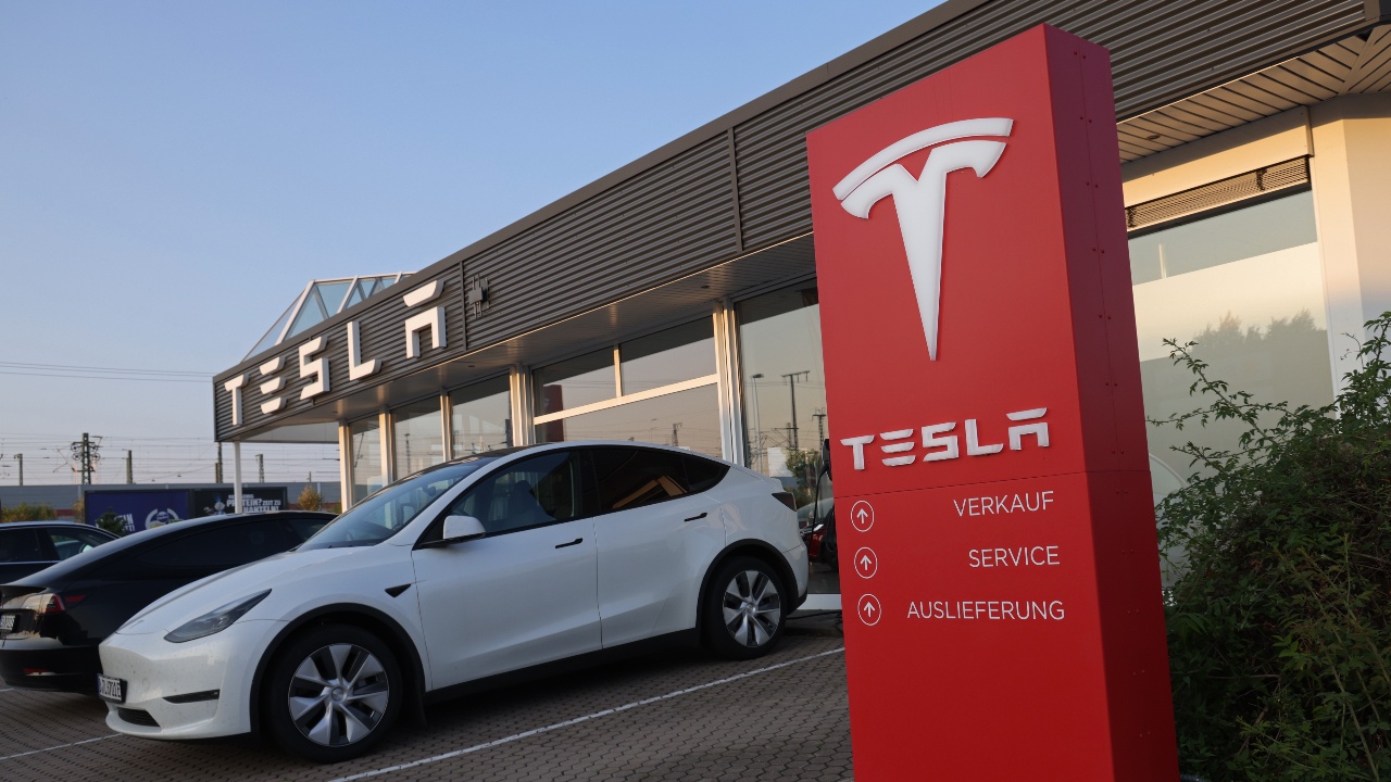 Пазарната стойност на Tesla надхвърли $1 трилион след победата на Тръмп