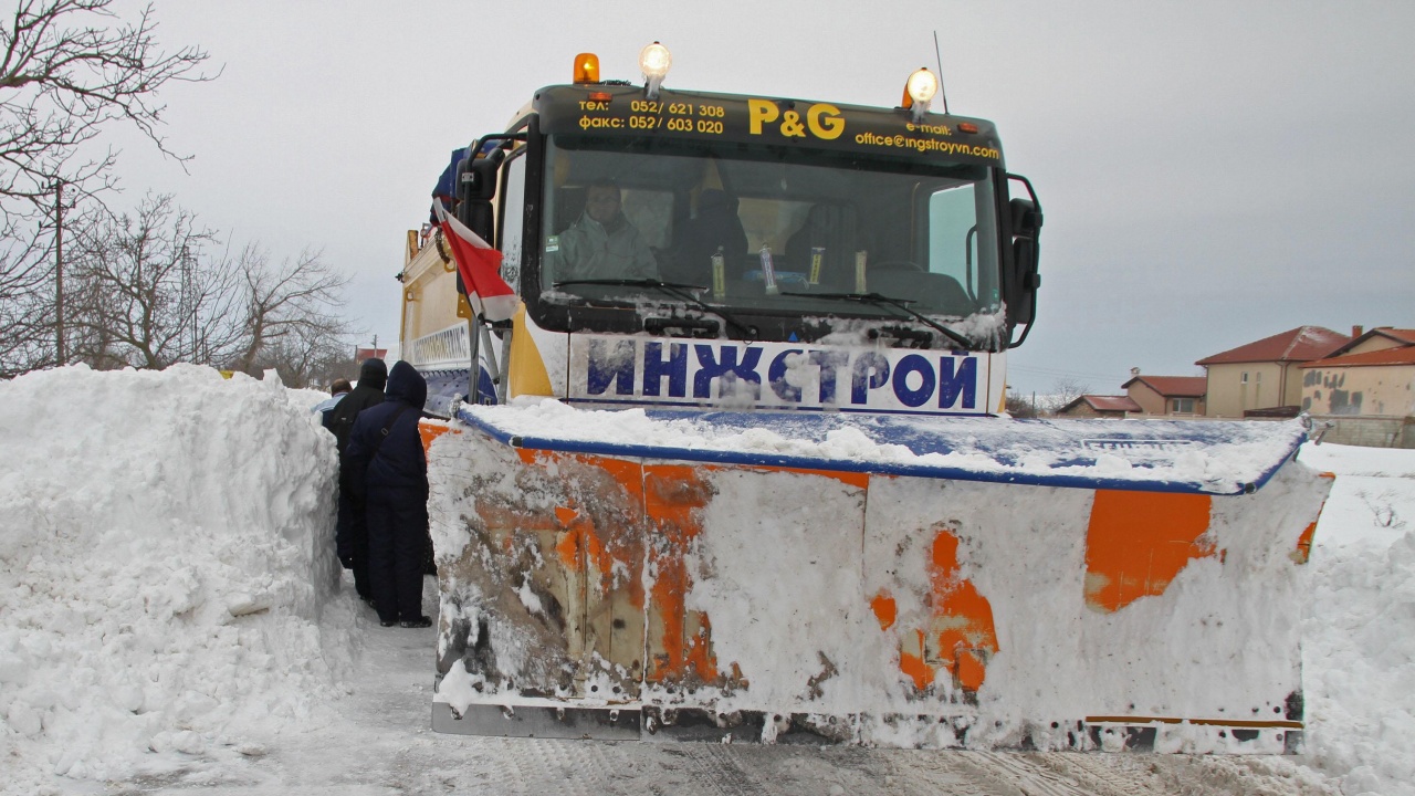 Община Пловдив купува снегорини за 477 000 лв.