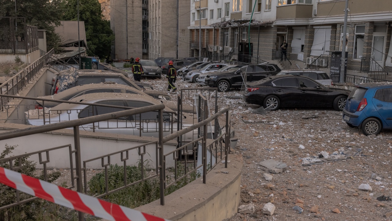 Момче и жена са ранени при атака с дронове в Запорожие