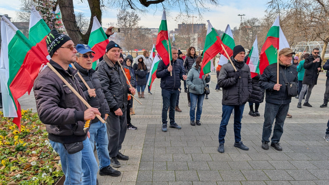 Плевенчани отново блокираха главния път София - Русе заради безводието