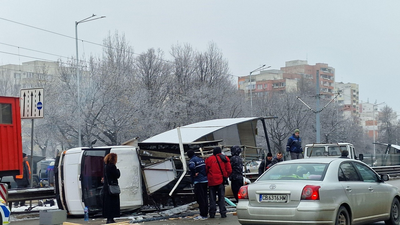 Зрелищна катастрофа на столичен булевард