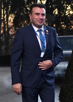 Одобрявате ли оставката на премиера в Скопие Зоран Заев? 