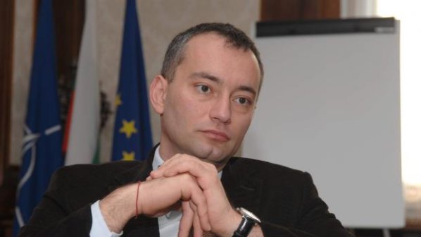 Николай Младенов: Некомпететнтността няма политически цвят