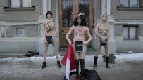 Чисто голите украинки от ФЕМЕН скочиха срещу Египет
