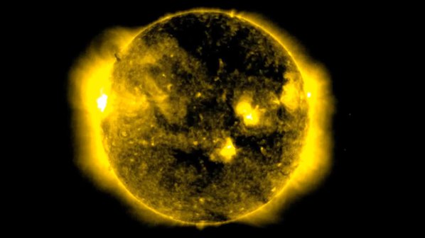 Уфолози видяха НЛО, което се зарежда от Слънцето
