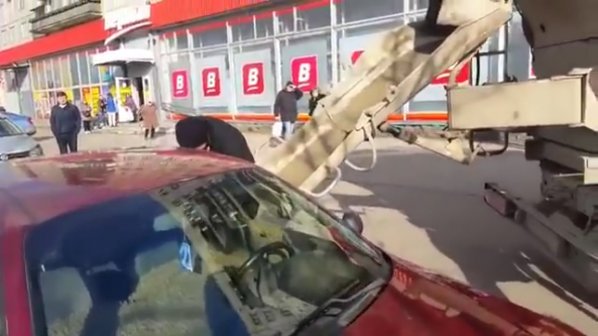 Руснак бетонира колата на Вярната си съпруга
