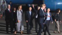Доналд Тръмп посрещна освободените от КНДР американци