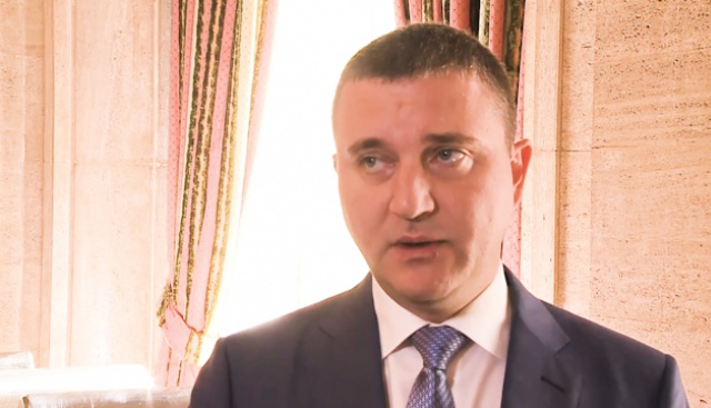 Министър Горанов обясни как, ако има по-малко автобуси, ще имаме БДЖ