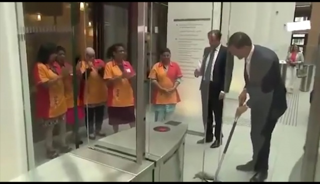 Холандският премиер хвана парцала