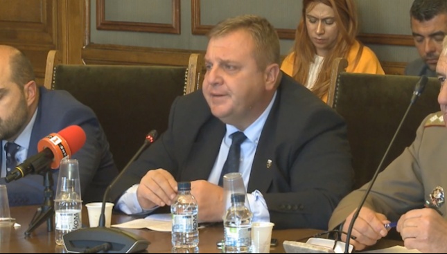 Каракачанов: Офертите за изтребителите ще бъдат внимателно проучени