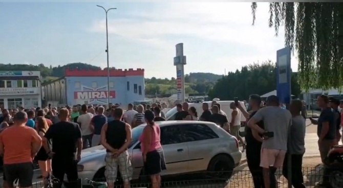 В Босна скочиха на мигранти. Имаше и сблъсъци