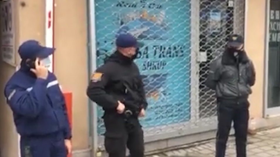 Полиция обгради офиса на фирмата, собственик на автобуса-ковчег