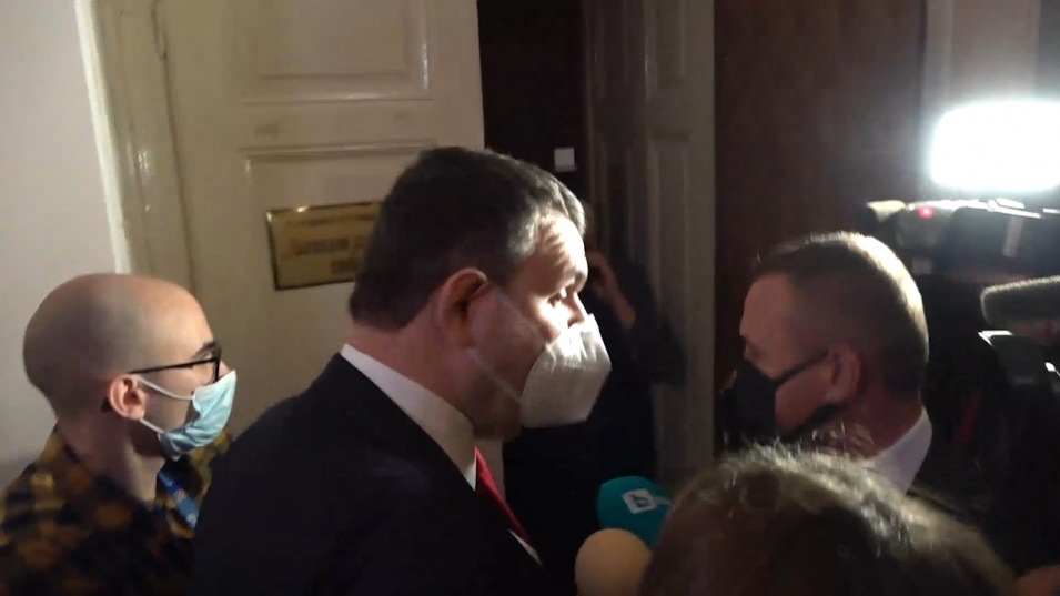 Пеевски в кулоарите на парламента: От нищо не се притеснявам! Поздрави на г-н Прокопиев