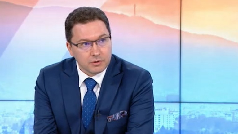  Даниел Митов: Ентусиазмът на Петков по тематиката Македония контрастира с публичното мнение в България 