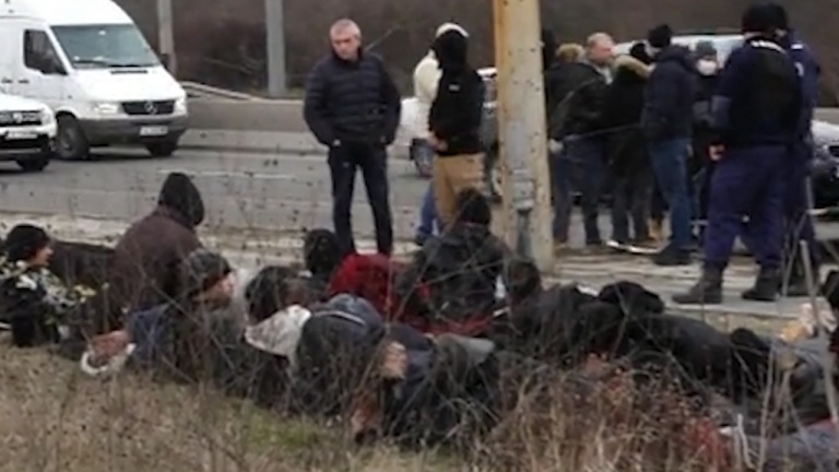  Тръшнаха мигранти при спецакция в Бургас 