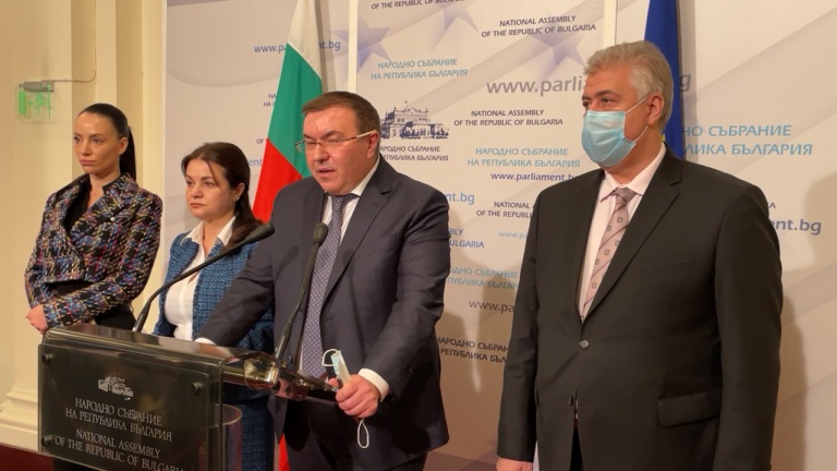  Проф. Ангелов: Зеленият документ у нас е побългарен, би трябвало неотложно да отпадне! 