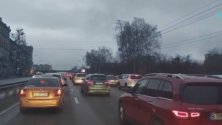  Хиляди коли напущат Киев, трафикът е усложнен 