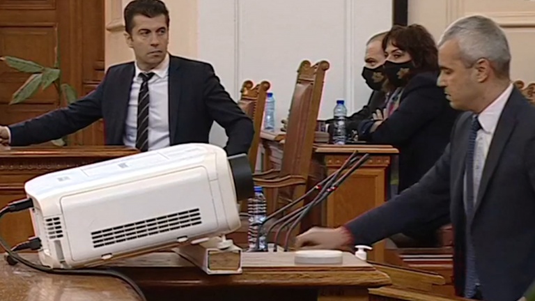  Петков към Костадинов: Като си подобен мъж, за какво не си в Одеса да евакуираш български жители 