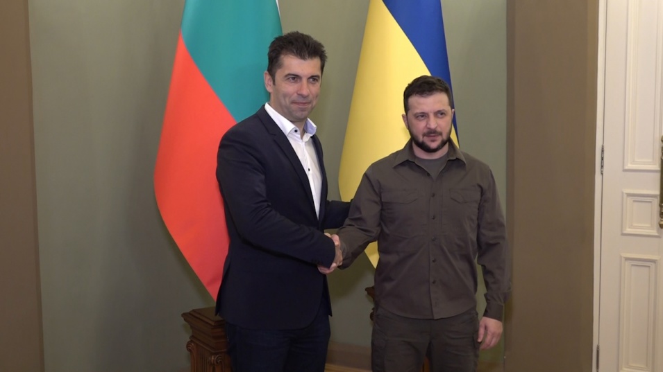 Започна срещата между Петков и Зеленски