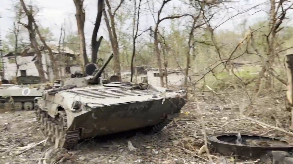 В Украйна показаха гробище на руски танкове