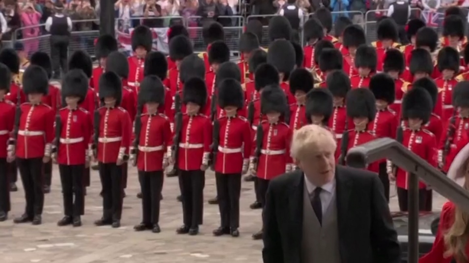 Освиркаха Борис Джонсън на благодарствена служба по случай платинения юбилей на кралица Елизабет II