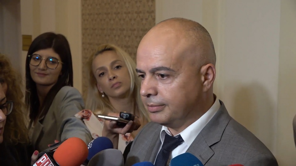 Свиленски: Вотът няма да мине, защото в зала има повече от 120 разумни народни представители
