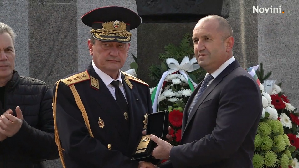 Президентът награди гл. комисар Николов и откри паметник на Юрий Захарчук - основател на съвременното противопожарно дело