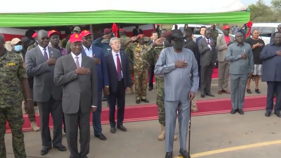 Президентът на Южен Судан се изпусна по време на националния химн