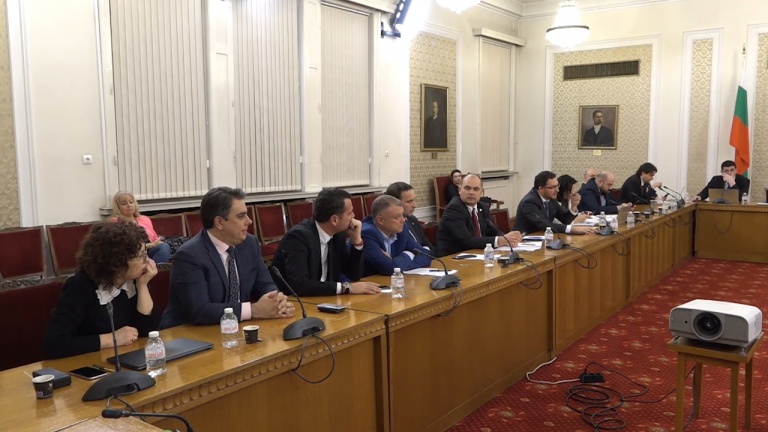 Искри в комисията за "Nexo", МФ пропуснали да проверят компанията