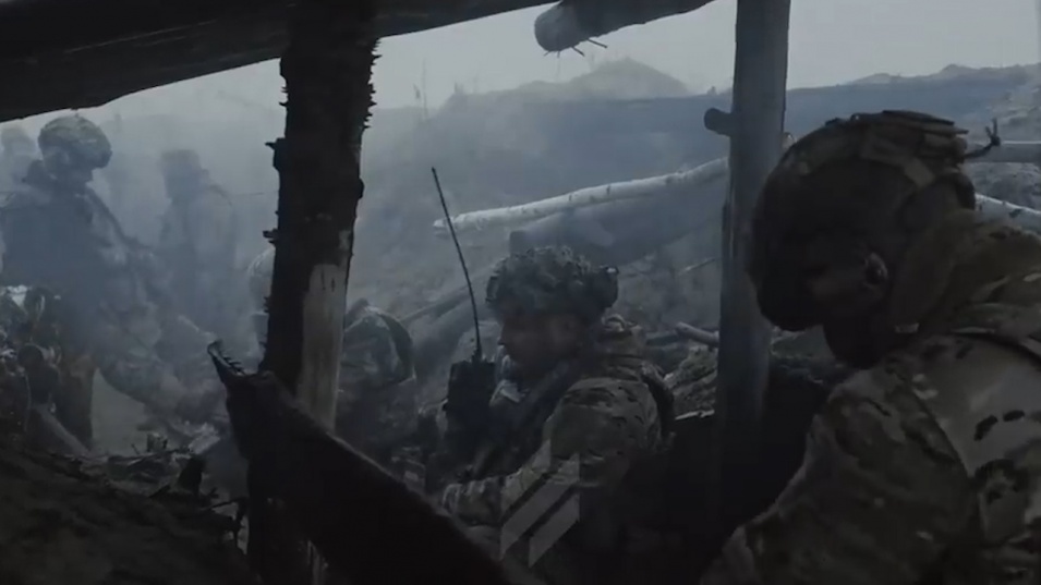 Спецбойци от полка "Азов" се бият край Бахмут