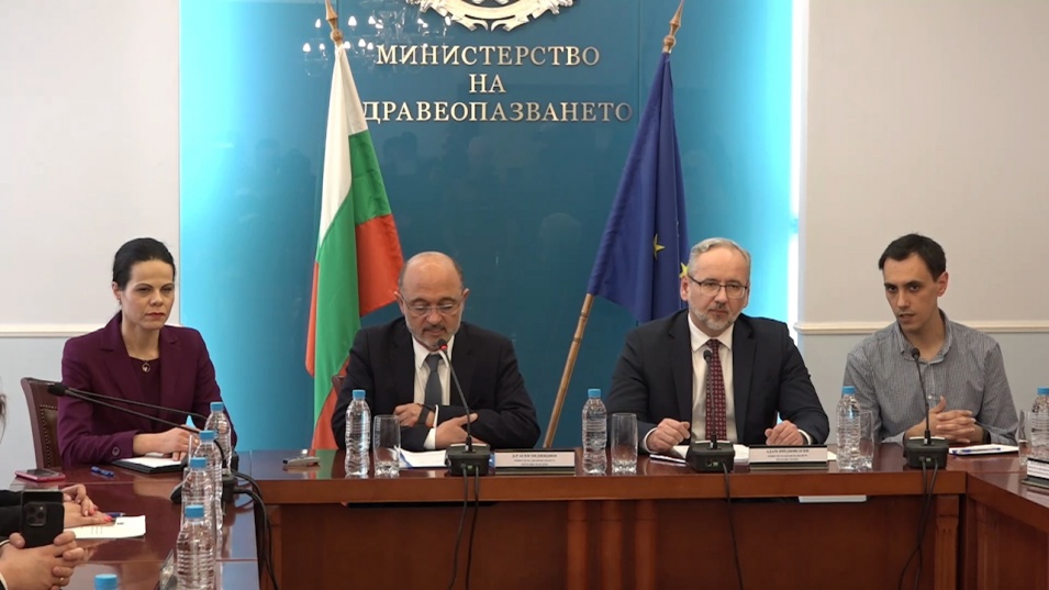 Ще се откажем ли от договора за доставки на ваксини срещу COVID-19