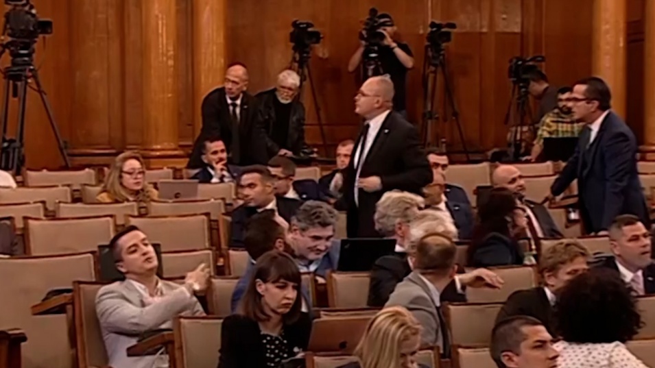 Явор Божанков към Цончо Ганев: Някое НПО може да влезе у вас и да ви отнеме тубата с гел