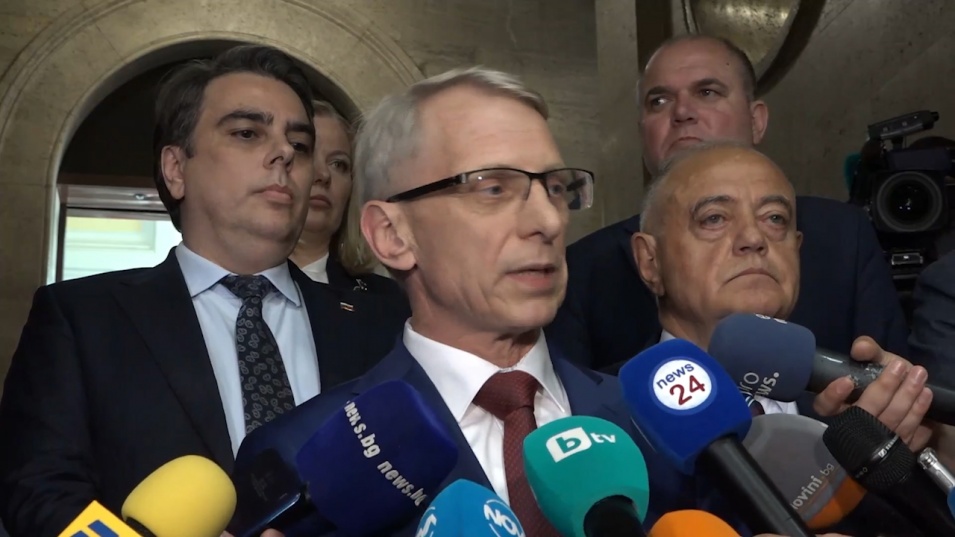 Акад. Денков: Преговорите трябва да бъдат размразени, няма държавна измяна