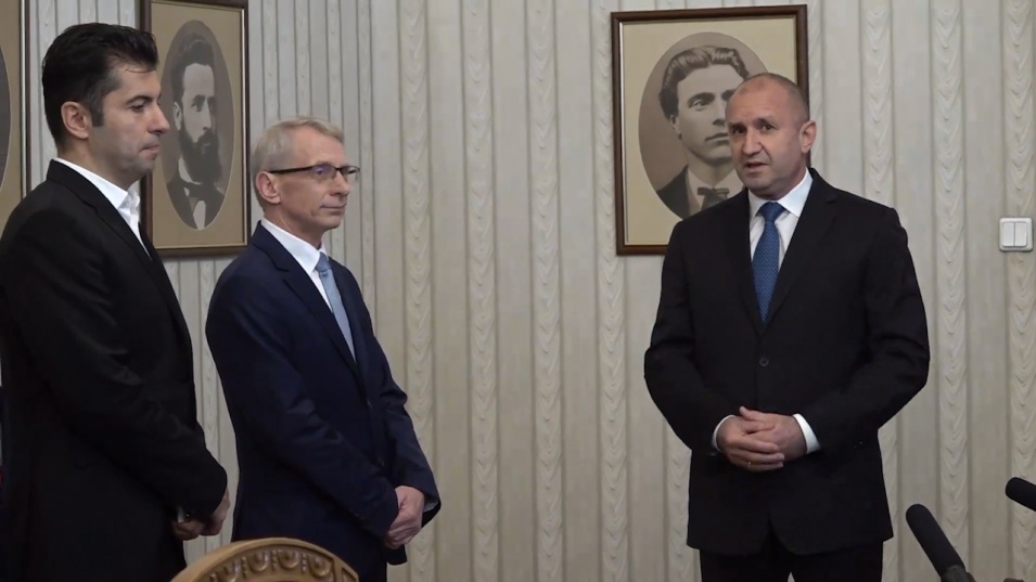 Мандатът изпълнен: Денков върна на президента папката със състав на кабинет