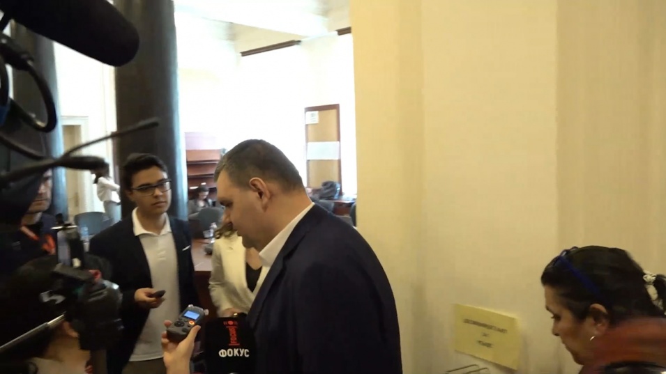 Пеевски преговаря половин час с ПП за конституционната реформа