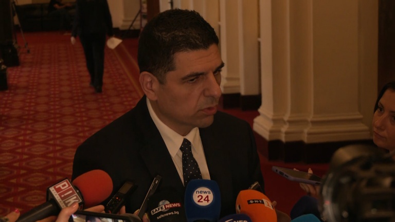 Ивайло Мирчев: БТР-ите, които ще дадем на Украйна, са безполезни за нас