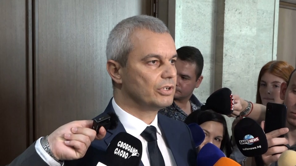 Костадинов поиска оставката на военния министър: Всички го знаят като Тагаренко или Тагарюк
