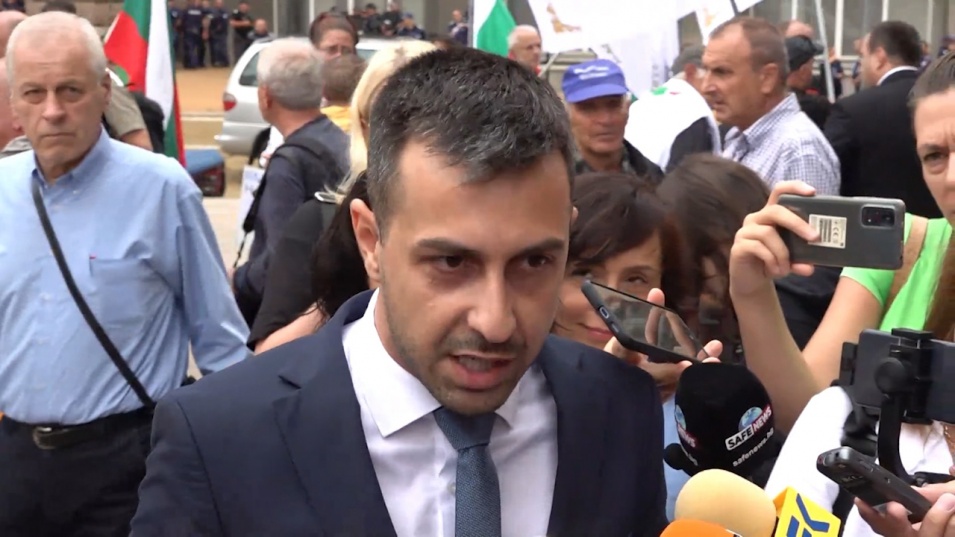 Депутат от „Възраждане“ обвини медиите за малобройния протест: Можеше да има 100 хил. души!