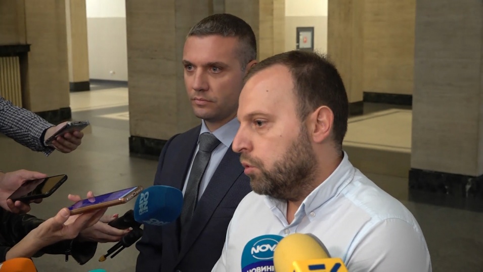Задържаха група за трафик на мигранти, превозвали ги с наети коли