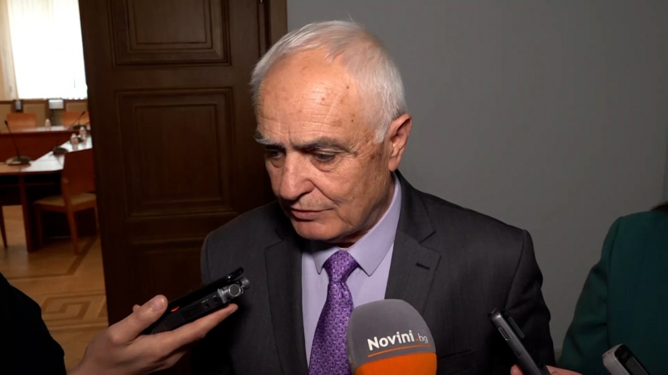 Министър Запрянов: Време е да започнем широка кампания за попълване на вакантните длъжности в армията